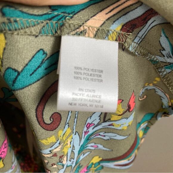Colorful artsy paisley top shell 1X NWT flutter sleeve green office Tahari - Picture 10 of 11